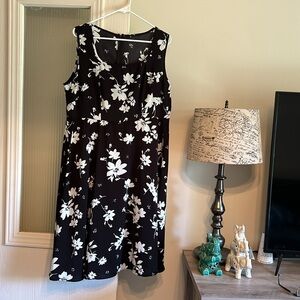 #A130 NWOT Bloomchic Dress (14/16)